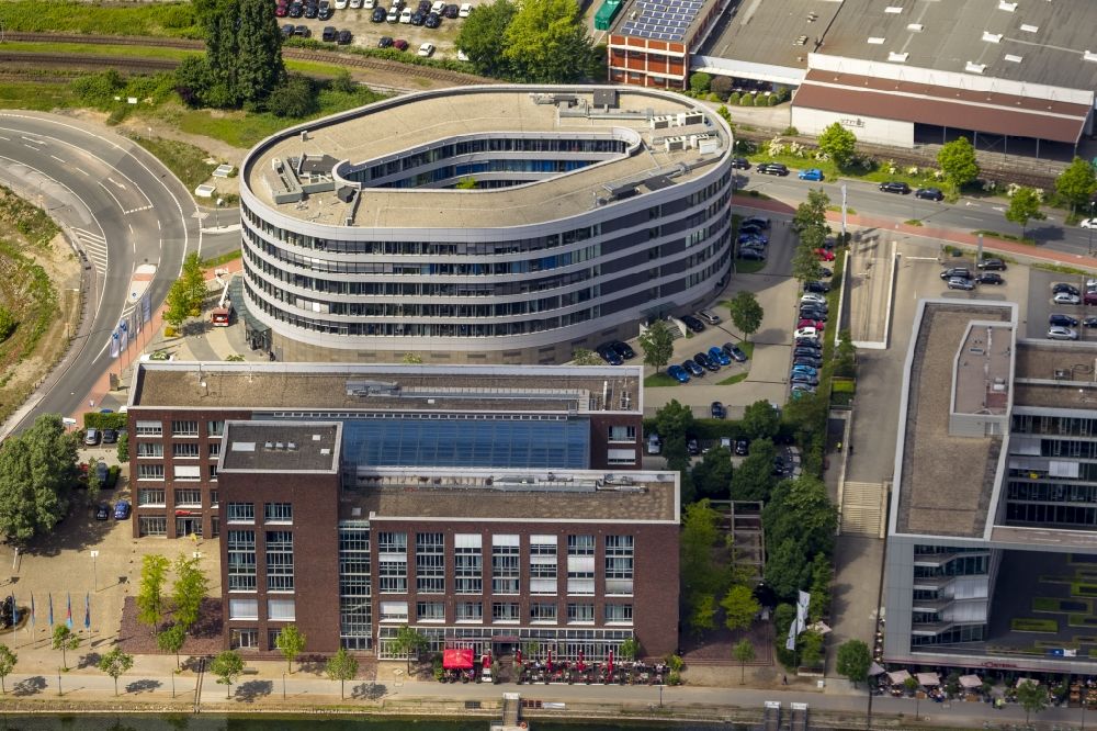 Luftbild Duisburg - Hauptverwaltung alltours und Bürogebäude Looper in Duisburg im Bundesland Nordrhein-Westfalen