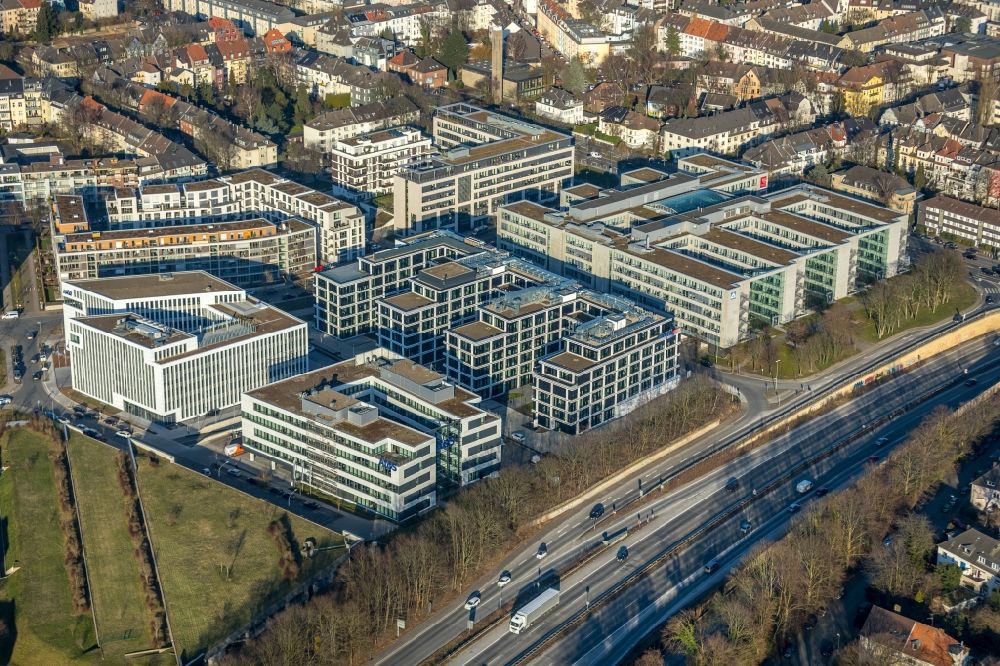 Essen von oben - Hauptverwaltungsgebäude der E.ON Ruhrgas AG nahe der Autobahn A52 im Stadtteil Rüttenscheid in Essen im Bundesland Nordrhein-Westfalen