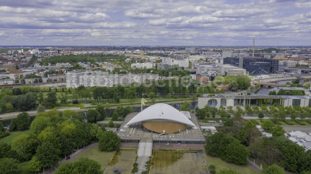 Luftbild Berlin - Haus der Kulturen der Welt und Carillon im Stadtteil Tiergarten in Berlin