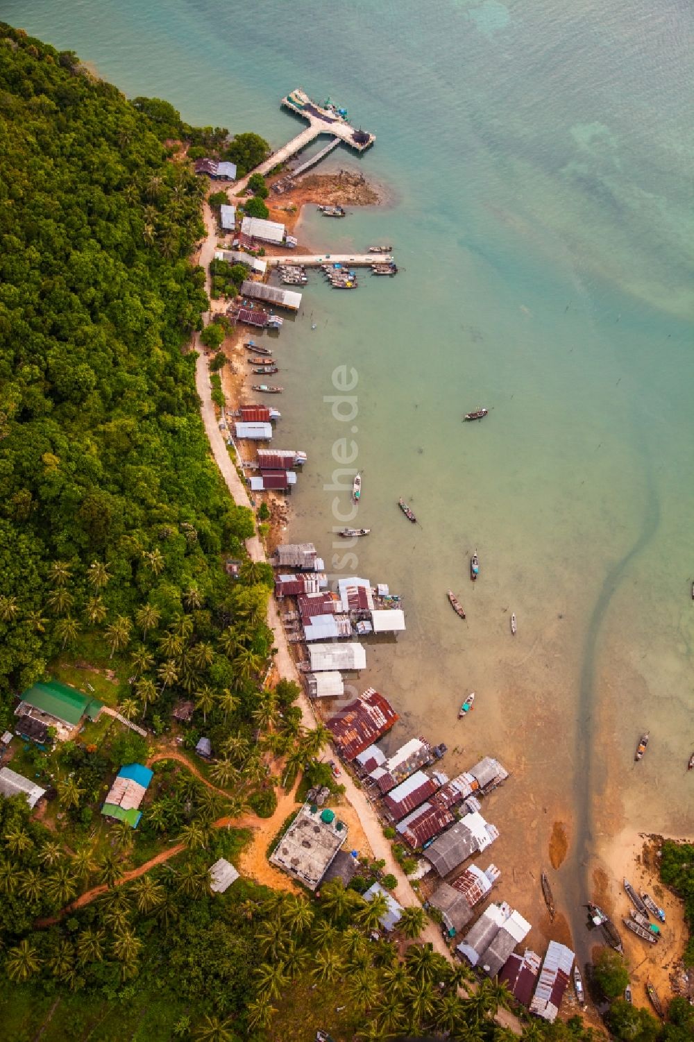 Luftaufnahme Tambon Phru Nai - Hausboot- Anlegestellen und Liegeplätze am Uferbereich Andaman Meer in Tambon Phru Nai in Chang Wat Phang-nga, Thailand