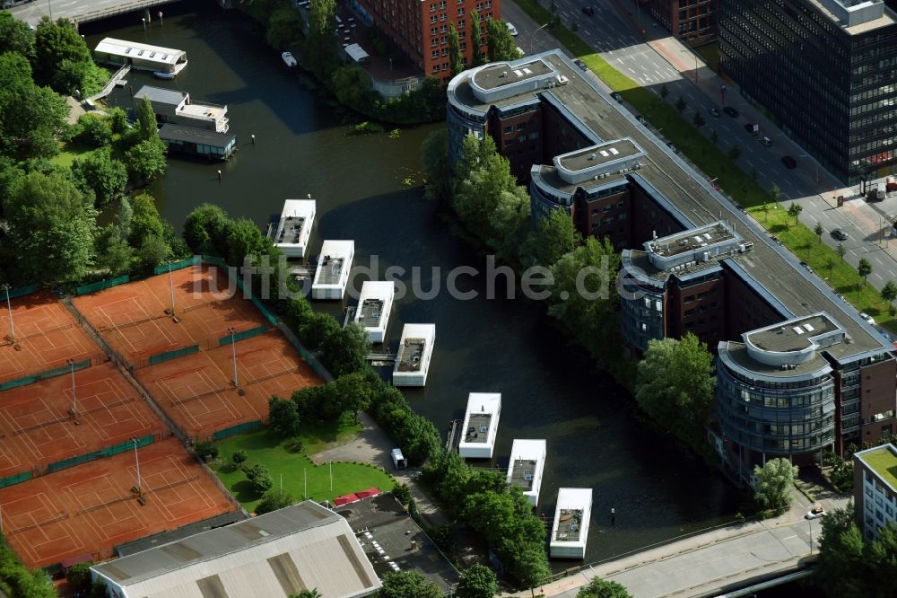 Luftbild Hamburg - Hausboot- Anlegestellen und Liegeplätze am Uferbereich des Hochwasserbassin gegenüber des Büro- und Geschäftshauses der Bösch Boden Spies GmbH & Co. KG Heidenkampsweg in Hamburg