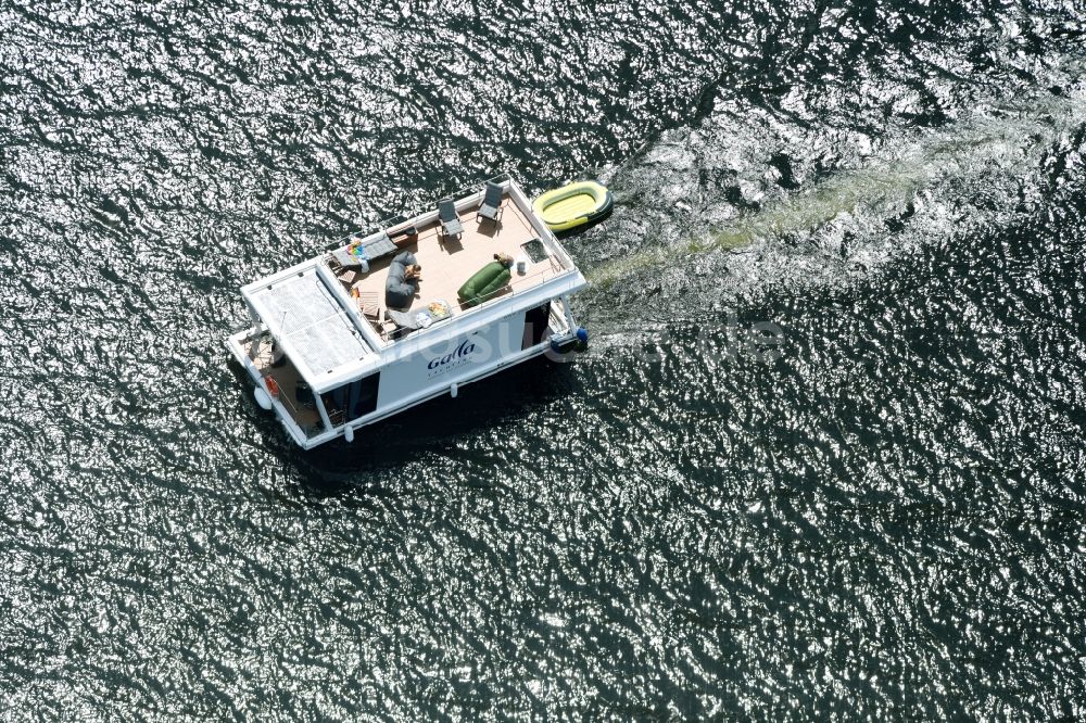 Luftaufnahme Schwielowsee - Hausboot der Galla Yachting & Real Estate GmbH auf dem Schwielowsee im Bundesland Brandenburg, Deutschland