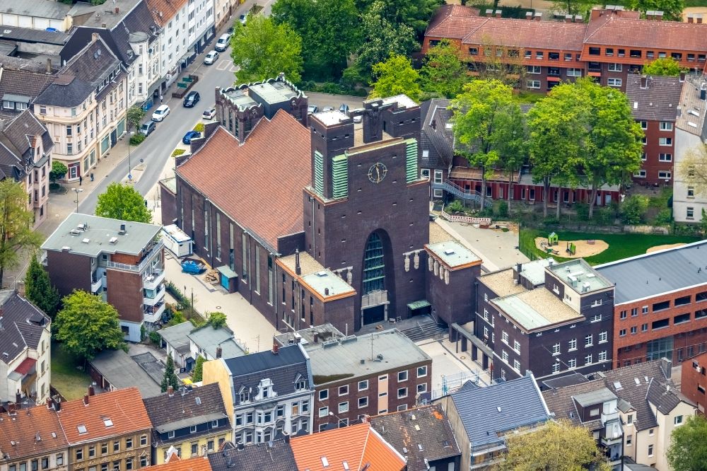 Luftbild Gelsenkirchen - Heilig-Kreuz-Kirche in Gelsenkirchen im Bundesland Nordrhein-Westfalen, Deutschland