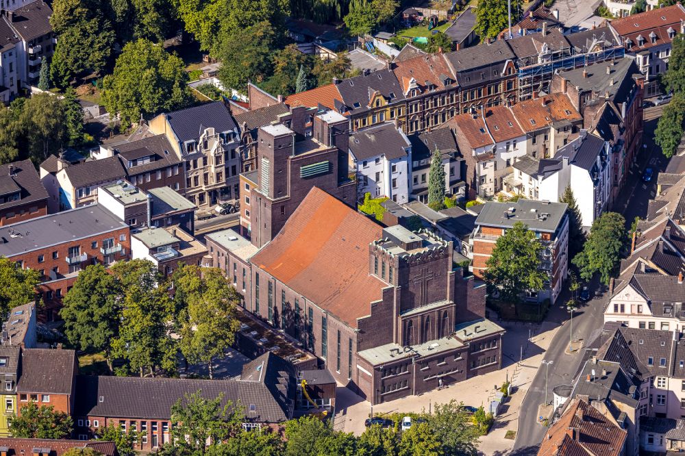 Gelsenkirchen aus der Vogelperspektive: Heilig-Kreuz-Kirche in Gelsenkirchen im Bundesland Nordrhein-Westfalen, Deutschland