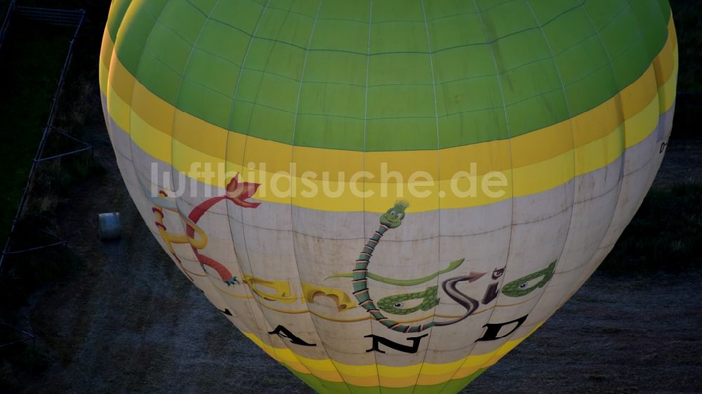 Luftbild Bonn - Heißluftballon in Fahrt über dem Luftraum von Bruchhausen (Landkreis Neuwied) in Rheinland-Pfalz, Deutschland