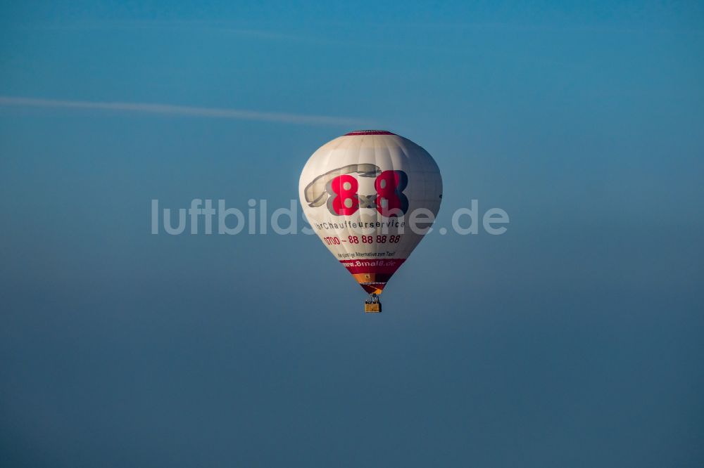 Stadtlohn aus der Vogelperspektive: Heißluftballon in Fahrt über dem Luftraum in Stadtlohn im Bundesland Nordrhein-Westfalen, Deutschland