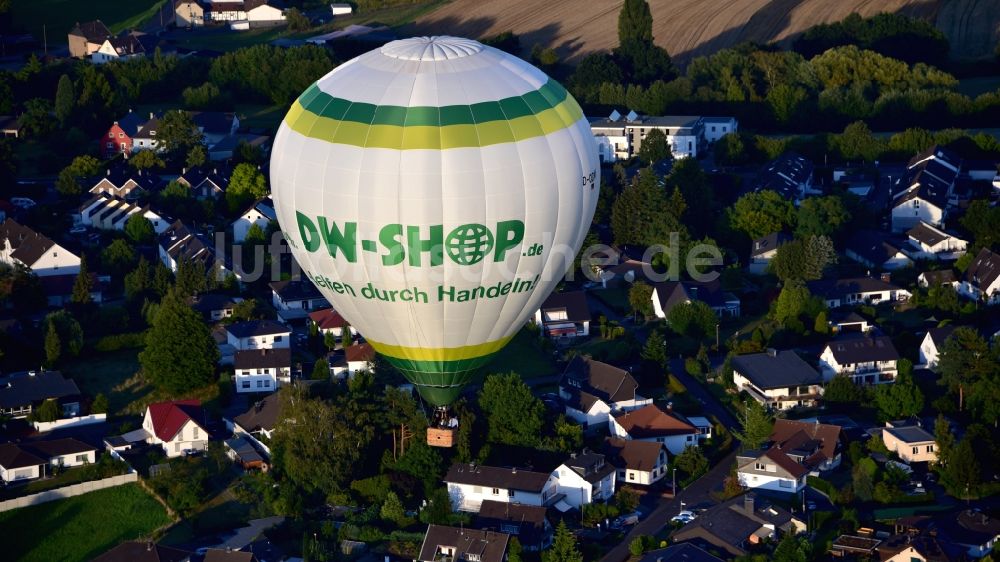 Luftbild Oberpleis - Heißluftballon in Fahrt über Oberpleis im Bundesland Nordrhein-Westfalen, Deutschland