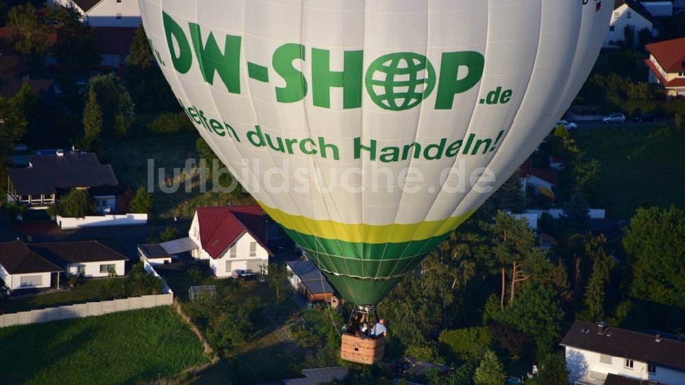 Luftaufnahme Oberpleis - Heißluftballon in Fahrt über Oberpleis im Bundesland Nordrhein-Westfalen, Deutschland