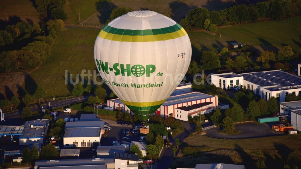 Luftbild Oberpleis - Heißluftballon in Fahrt über Oberpleis im Bundesland Nordrhein-Westfalen, Deutschland