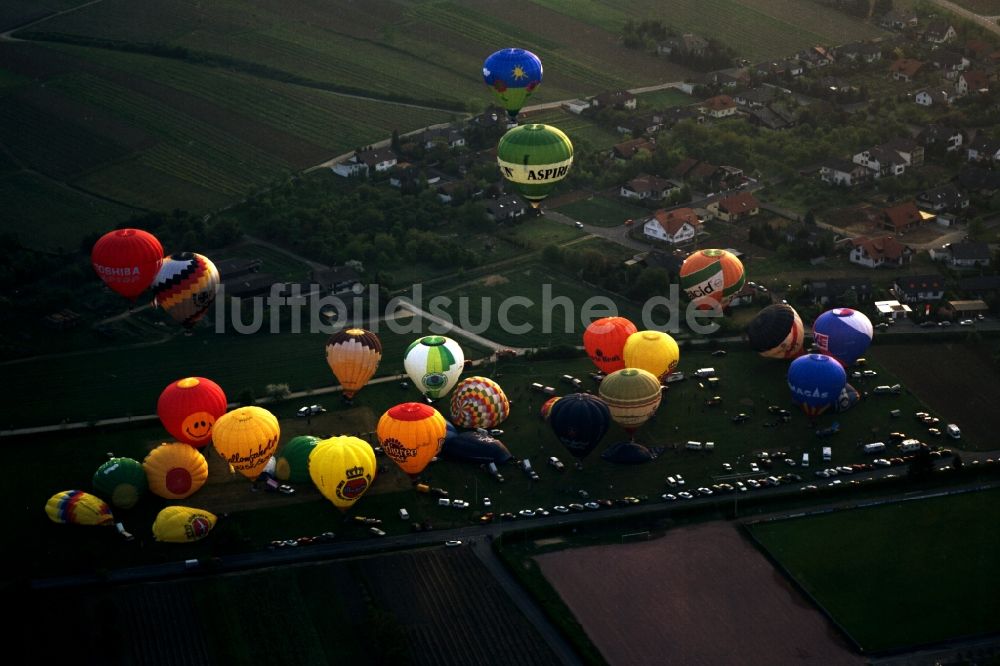 Luftbild Volkach - Heißluftballone in Volkach in Unterfranken im Bundesland Bayern