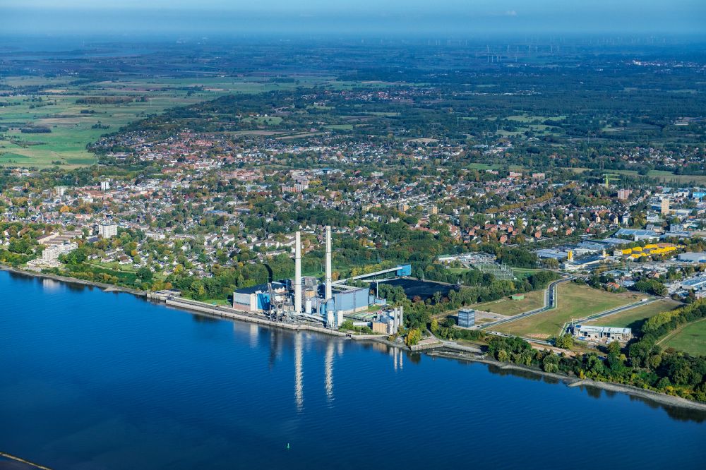 Wedel aus der Vogelperspektive: Heizkraftwerk Wedel am Ufer der Elbe in Schleswig-Holstein