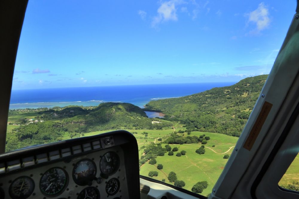 Baie du Cap aus der Vogelperspektive: Helikopter Flug über die Landschaft im Südwesten der Insel Mauritius