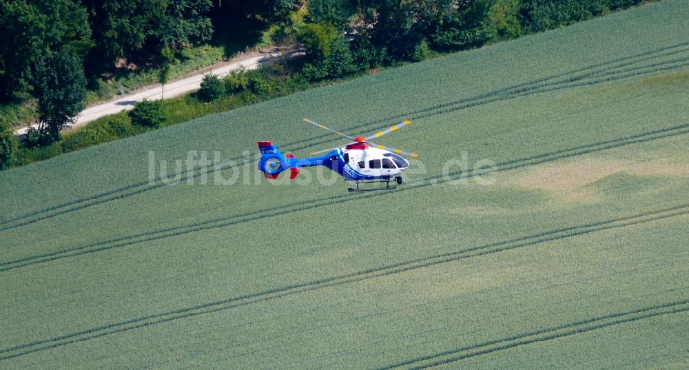 Luftaufnahme Rosdorf - Helikopter - Hubschrauber der Polizei im Fluge über dem Luftraum in Rosdorf im Bundesland Niedersachsen, Deutschland