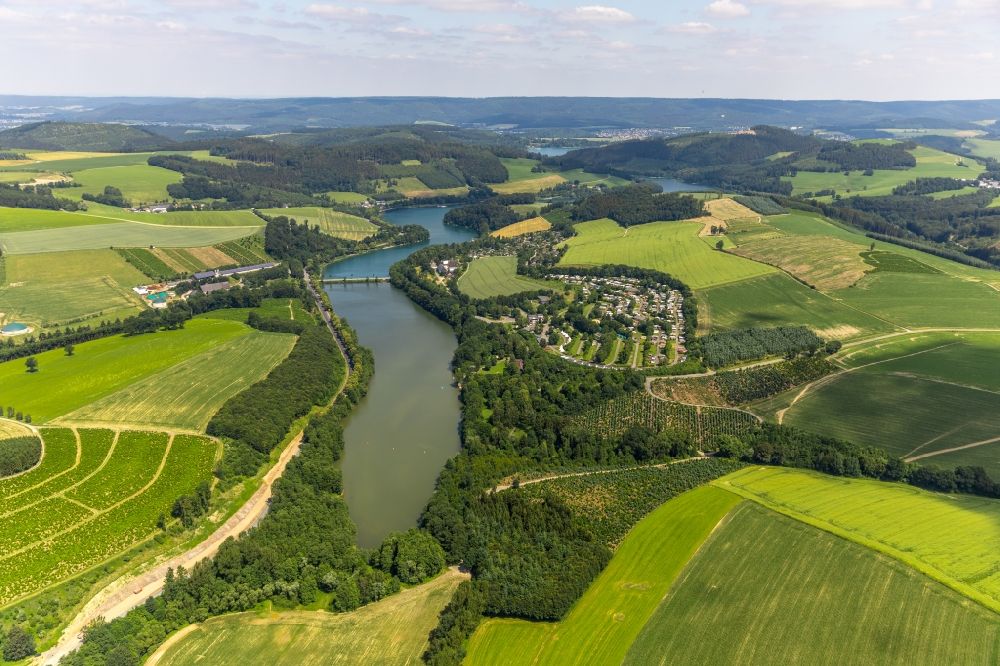 Luftaufnahme Mielinghausen - Hennesee an der Hennetalsperre bei Enkhausen im Sauerland in Nordrhein-Westfalen