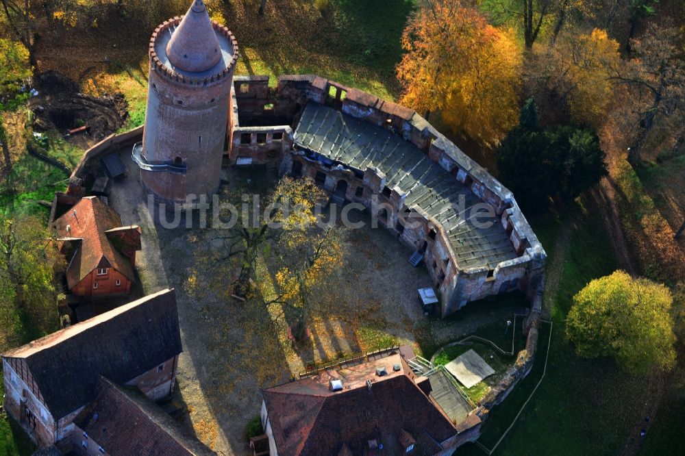 Luftaufnahme Burg Stargard - Herbstlandschaft an der Burg Stargard im Bundesland Mecklenburg-Vorpommern