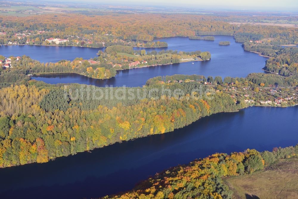 Luftaufnahme Feldberg - Herbstliche Feldberger Seenlandschaft bei Feldberg im Bundesland Mecklenburg-Vorpommern