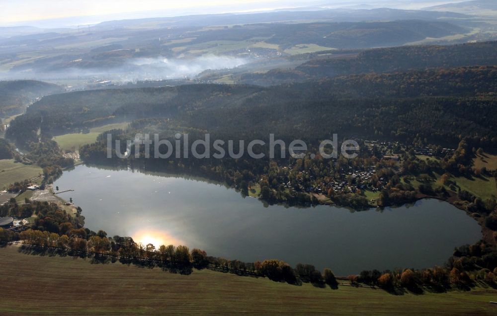 Luftbild Hohenfelden - Herbstliche Wald- und Feld- Landschaft bei Hohenfelden am Stausee Hohenfelden in Thüringen.