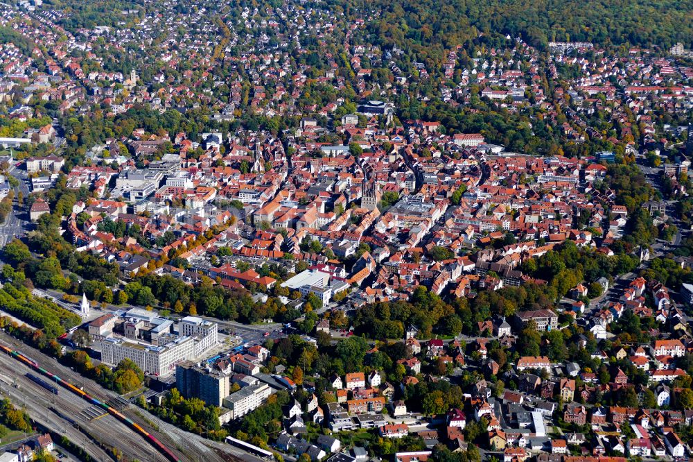 Luftaufnahme Göttingen - Herbstluftbild Altstadtbereich und Innenstadtzentrum in Göttingen im Bundesland Niedersachsen, Deutschland