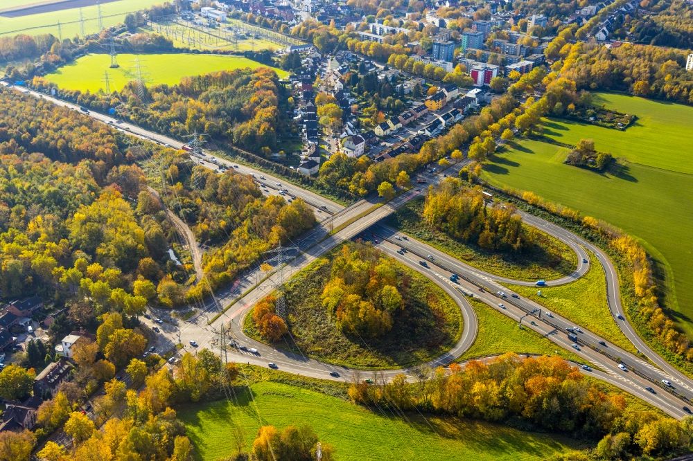 Bochum aus der Vogelperspektive: Herbstluftbild Autobahn- Abfahrt der BAB A43 Bochum-Laer in Bochum im Bundesland Nordrhein-Westfalen, Deutschland