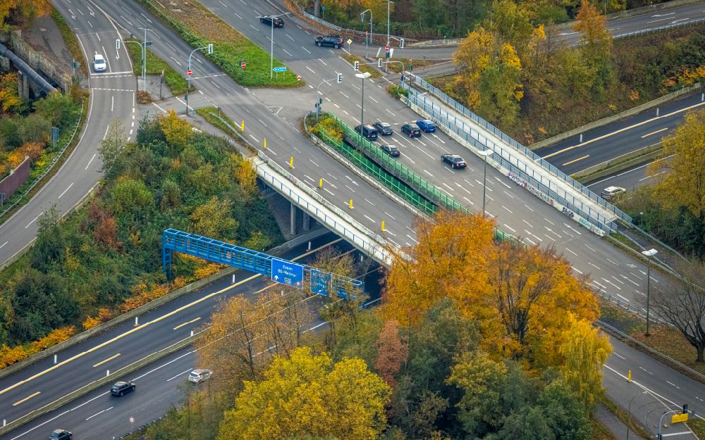Bochum von oben - Herbstluftbild Autobahn- Anschlussstelle der BAB A448 im Ortsteil Wiemelhausen in Bochum im Bundesland Nordrhein-Westfalen, Deutschland
