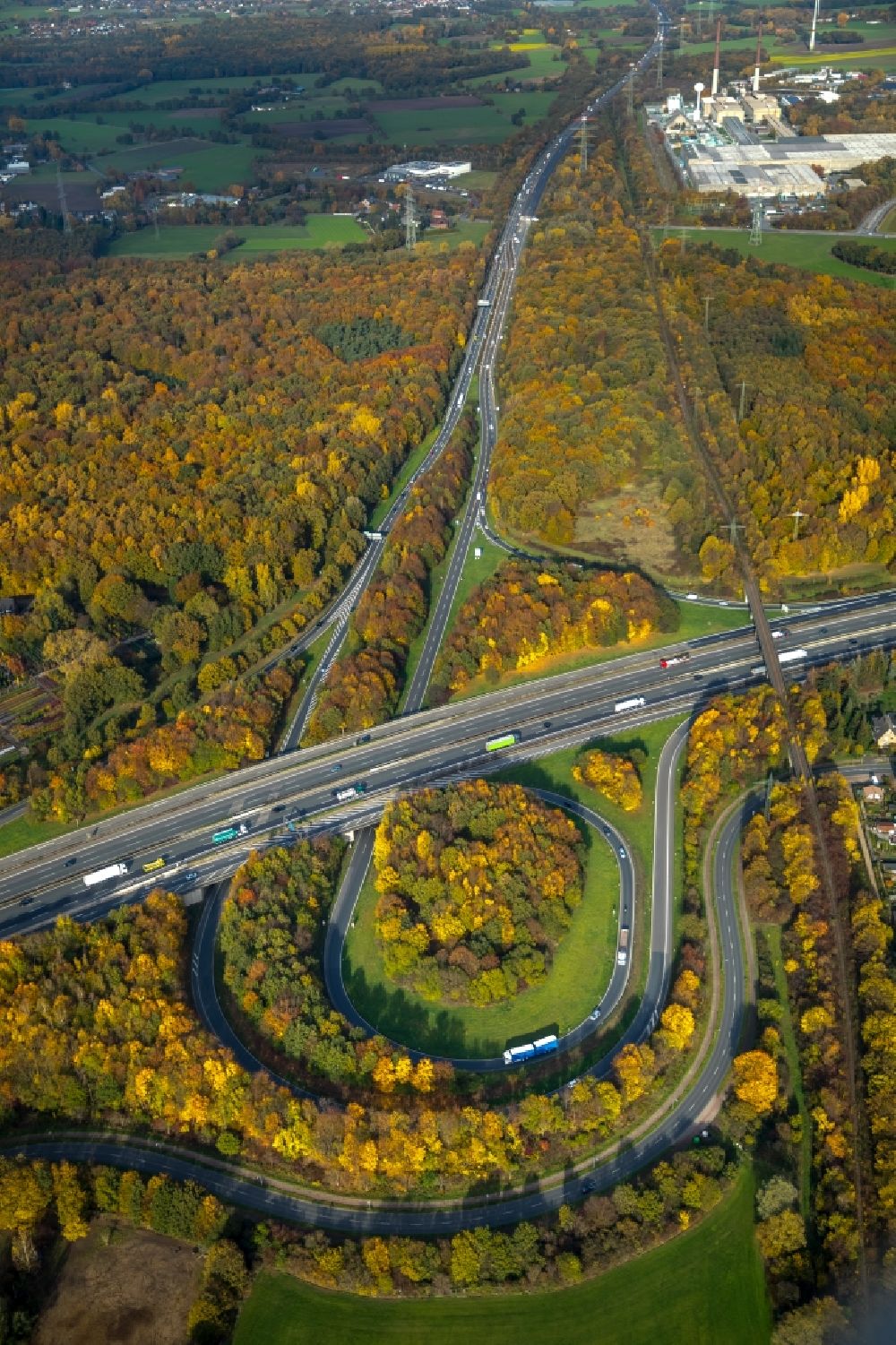 Luftaufnahme Bottrop - Herbstluftbild Autobahndreieck- Abfahrt der BAB A2 - A31 in Bottrop im Bundesland Nordrhein-Westfalen, Deutschland