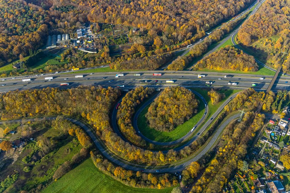 Luftaufnahme Bottrop - Herbstluftbild Autobahndreieck- Abfahrt der BAB A2 - A31 in Bottrop im Bundesland Nordrhein-Westfalen, Deutschland