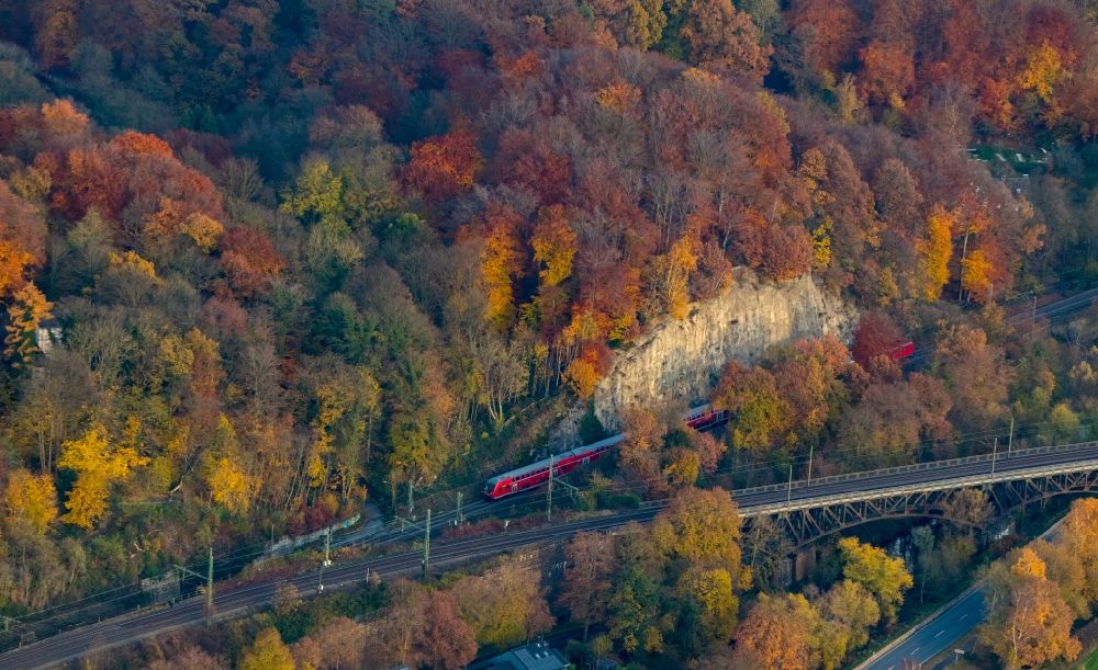 Luftbild Witten - Herbstluftbild Bahn- Brückenbauwerk in Witten im Bundesland Nordrhein-Westfalen, Deutschland