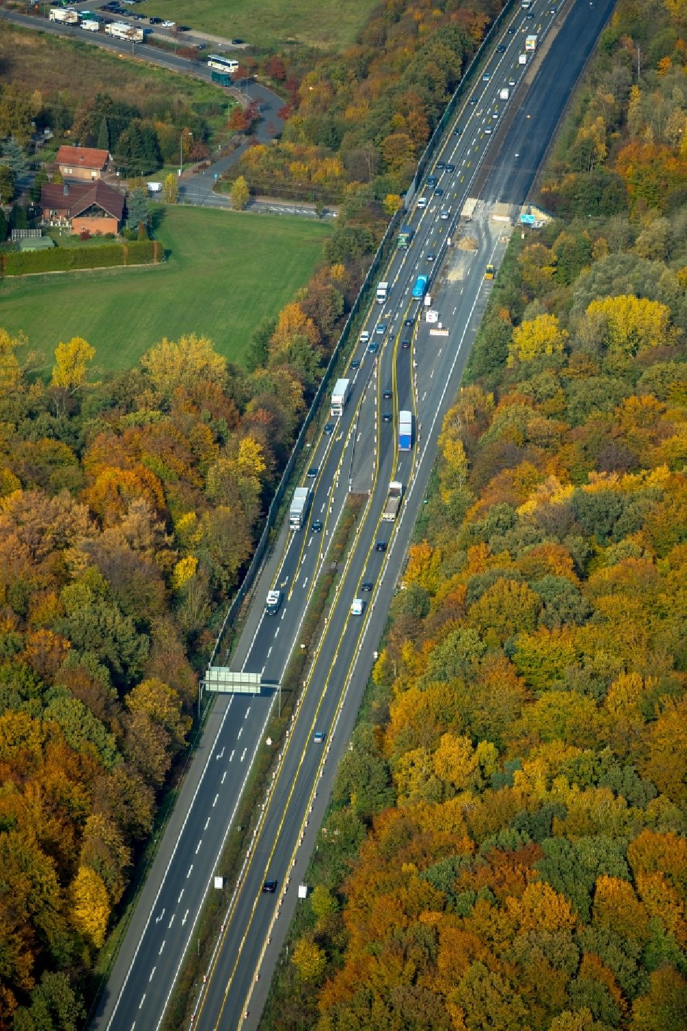 Gladbeck aus der Vogelperspektive: Herbstluftbild Baustelle am Autobahn- Streckenverlauf der BAB A2 in Gladbeck im Bundesland Nordrhein-Westfalen, Deutschland