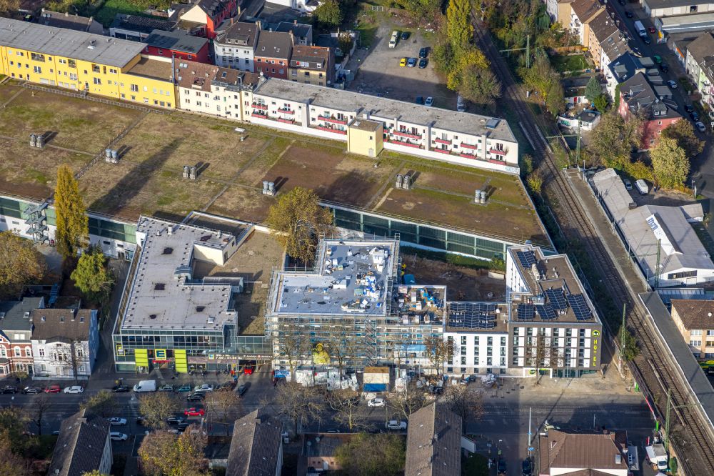 Luftbild Bochum - Herbstluftbild Baustelle zum Neubau Hotel B&B HOTEL im Ortsteil Innenstadt in Bochum im Bundesland Nordrhein-Westfalen, Deutschland
