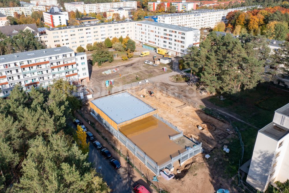 Luftbild Eberswalde - Herbstluftbild Baustelle zum Neubau des Parkhauses Brand Vier in Eberswalde im Bundesland Brandenburg, Deutschland