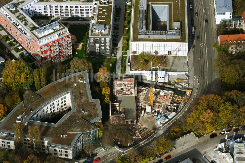 Luftbild München - Herbstluftbild Baustelle zum Neubau des Restaurants der Paulaner Brauerei Gruppe in München im Bundesland Bayern, Deutschland