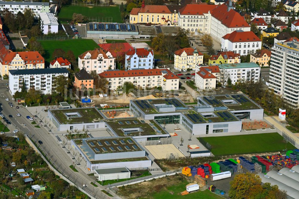 Luftaufnahme Regensburg - Herbstluftbild Baustelle zum Neubau des Schulgebäudes der Kreuzschule in Regensburg im Bundesland Bayern, Deutschland