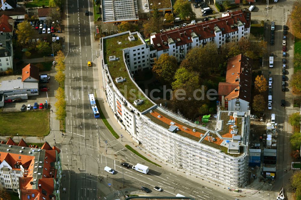Luftaufnahme München - Herbstluftbild Baustelle zum Neubau eines Wohnhauses im Ortsteil Pasing-Obermenzing in München im Bundesland Bayern, Deutschland
