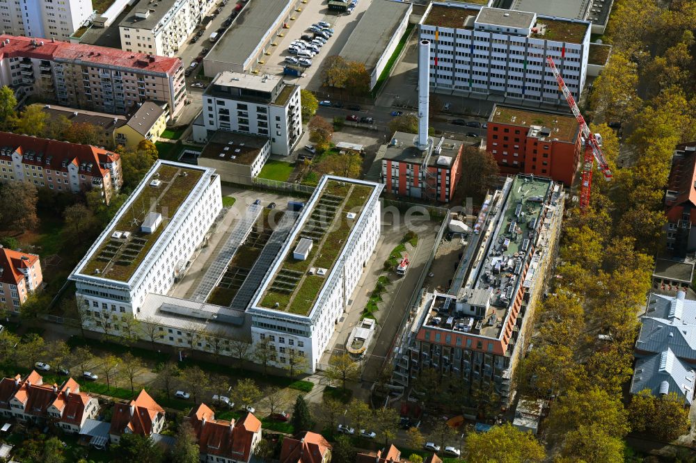 München von oben - Herbstluftbild Baustelle zum Neubau eines Wohnhauses Van B im Ortsteil Schwabing-West in München im Bundesland Bayern, Deutschland