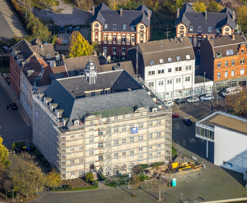 Luftbild Gelsenkirchen - Herbstluftbild Baustelle zur Sanierung der Hochschule NRW-Zentrum für Talentförderung in Gelsenkirchen im Bundesland Nordrhein-Westfalen, Deutschland