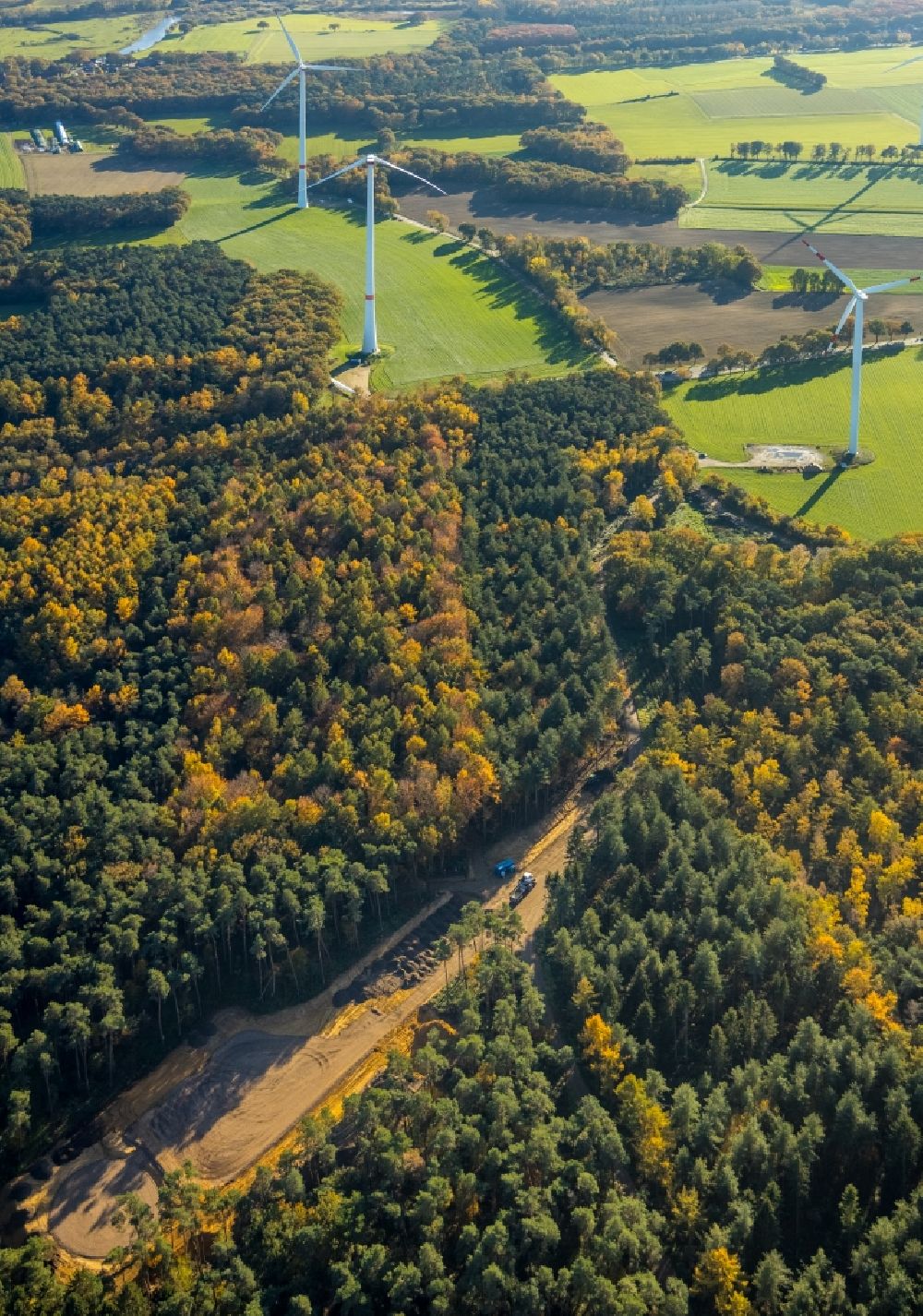 Luftbild Haltern am See - Herbstluftbild Baustelle zur Windrad- Montage an der B58 Ecke Wilhelm-Koch-Straße in Haltern am See im Bundesland Nordrhein-Westfalen, Deutschland