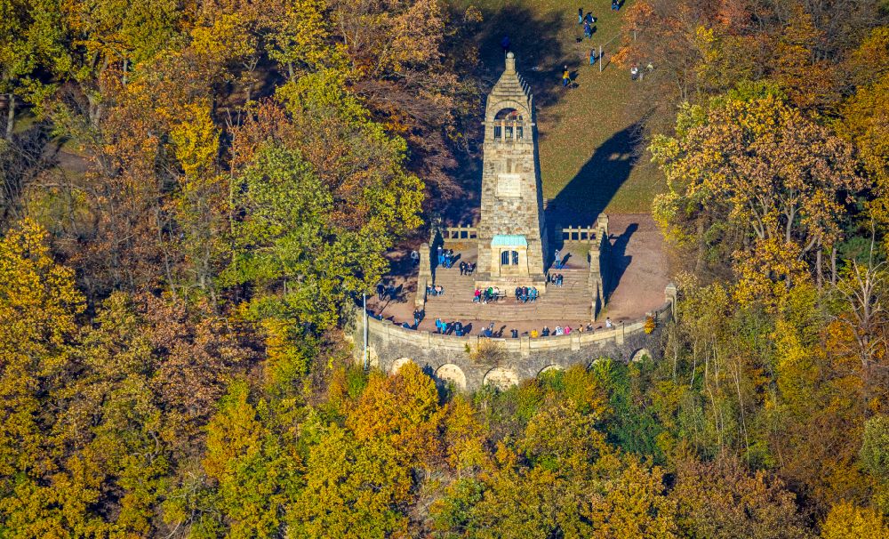 Luftbild Bommern - Herbstluftbild Bauwerk des Aussichtsturmes Berger- Denkmal in Bommern im Bundesland Nordrhein-Westfalen, Deutschland