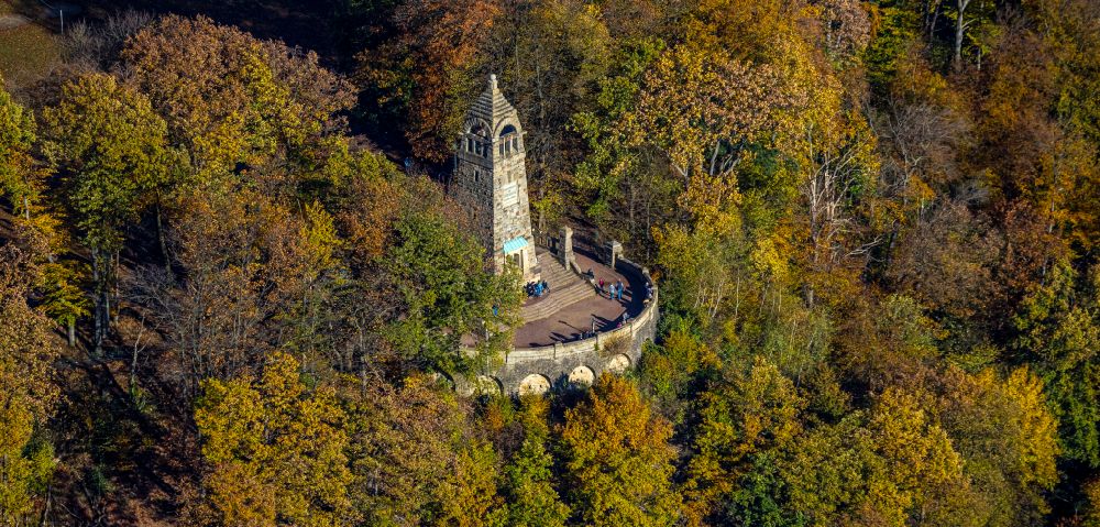 Witten aus der Vogelperspektive: Herbstluftbild Bauwerk des Aussichtsturmes Berger- Denkmal in Bommern im Bundesland Nordrhein-Westfalen, Deutschland
