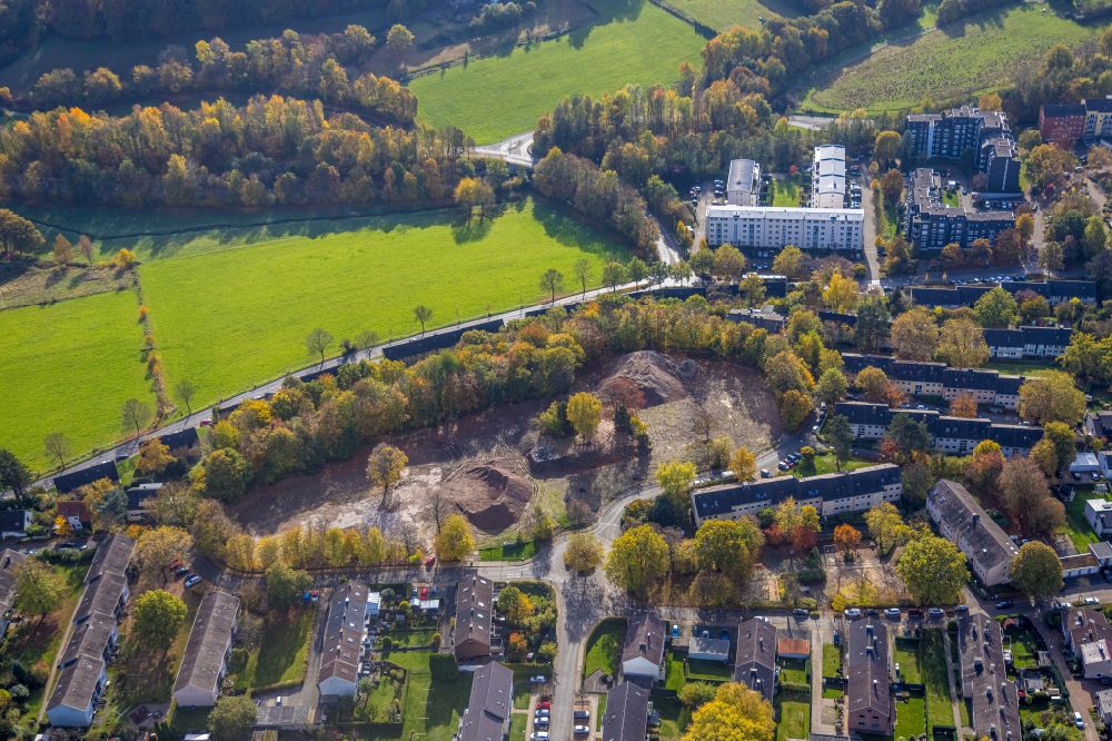 Luftbild Westende - Herbstluftbild Brachfläche nach Abriss der Grundschule in Westende im Bundesland Nordrhein-Westfalen, Deutschland