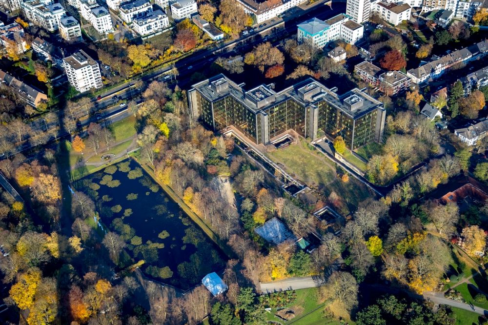 Luftaufnahme Dortmund - Herbstluftbild Bürogebäude des Geschäftshauses am Rheinlanddamm in Dortmund im Bundesland Nordrhein-Westfalen, Deutschland