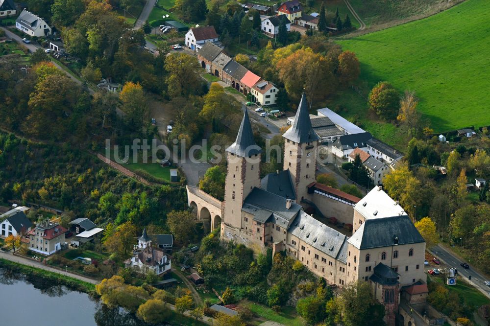 Rochlitz aus der Vogelperspektive: Herbstluftbild Burganlage des Schloss in Rochlitz im Bundesland Sachsen, Deutschland