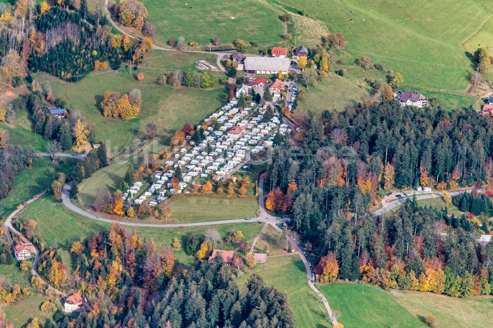 Luftbild Sankt Peter - Herbstluftbild Campingplatz mit Wohnwagen und Zelten in Sankt Peter im Bundesland Baden-Württemberg, Deutschland
