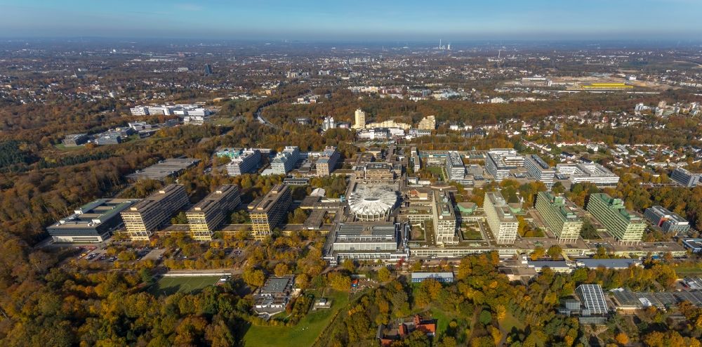 Luftaufnahme Bochum - Herbstluftbild Campus- Gebäude der Ruhr-Universität in Bochum im Bundesland Nordrhein-Westfalen