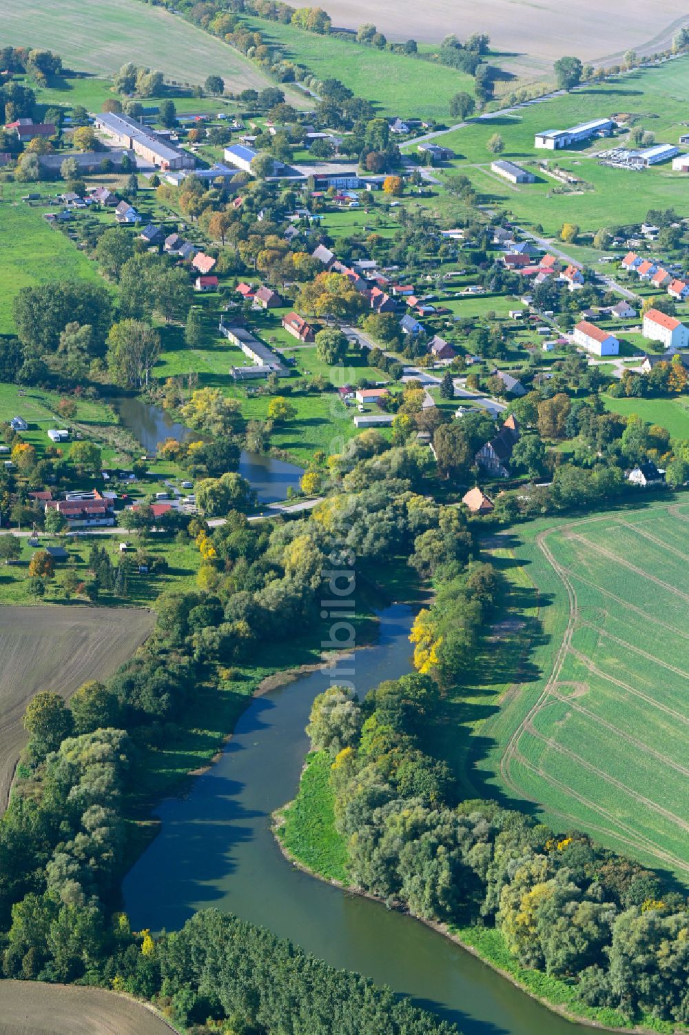 Luftaufnahme Brohm - Herbstluftbild Dorfansicht in Brohm im Bundesland Mecklenburg-Vorpommern, Deutschland