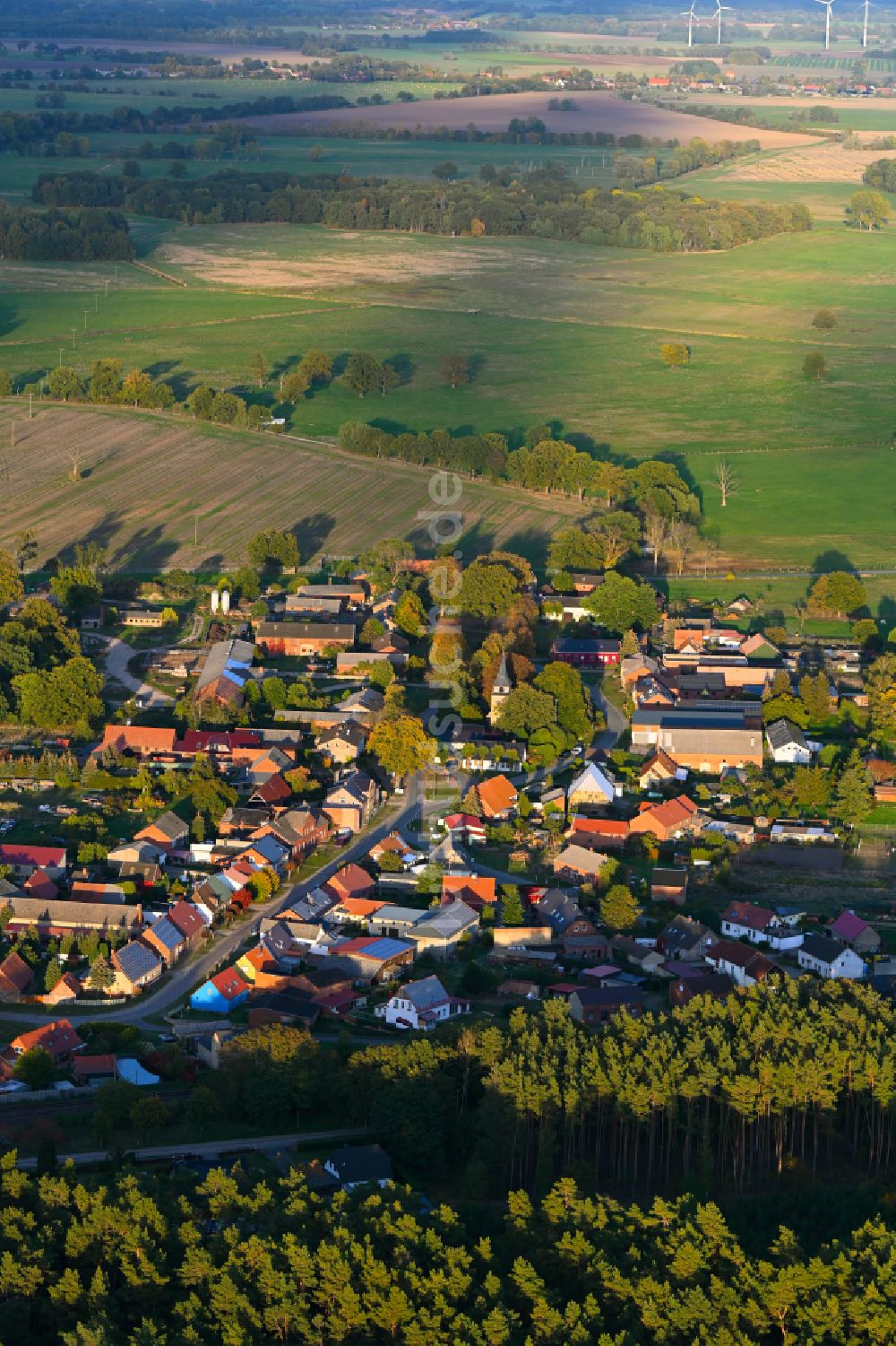 Reckenzin von oben - Herbstluftbild Dorfansicht in Reckenzin im Bundesland Brandenburg, Deutschland