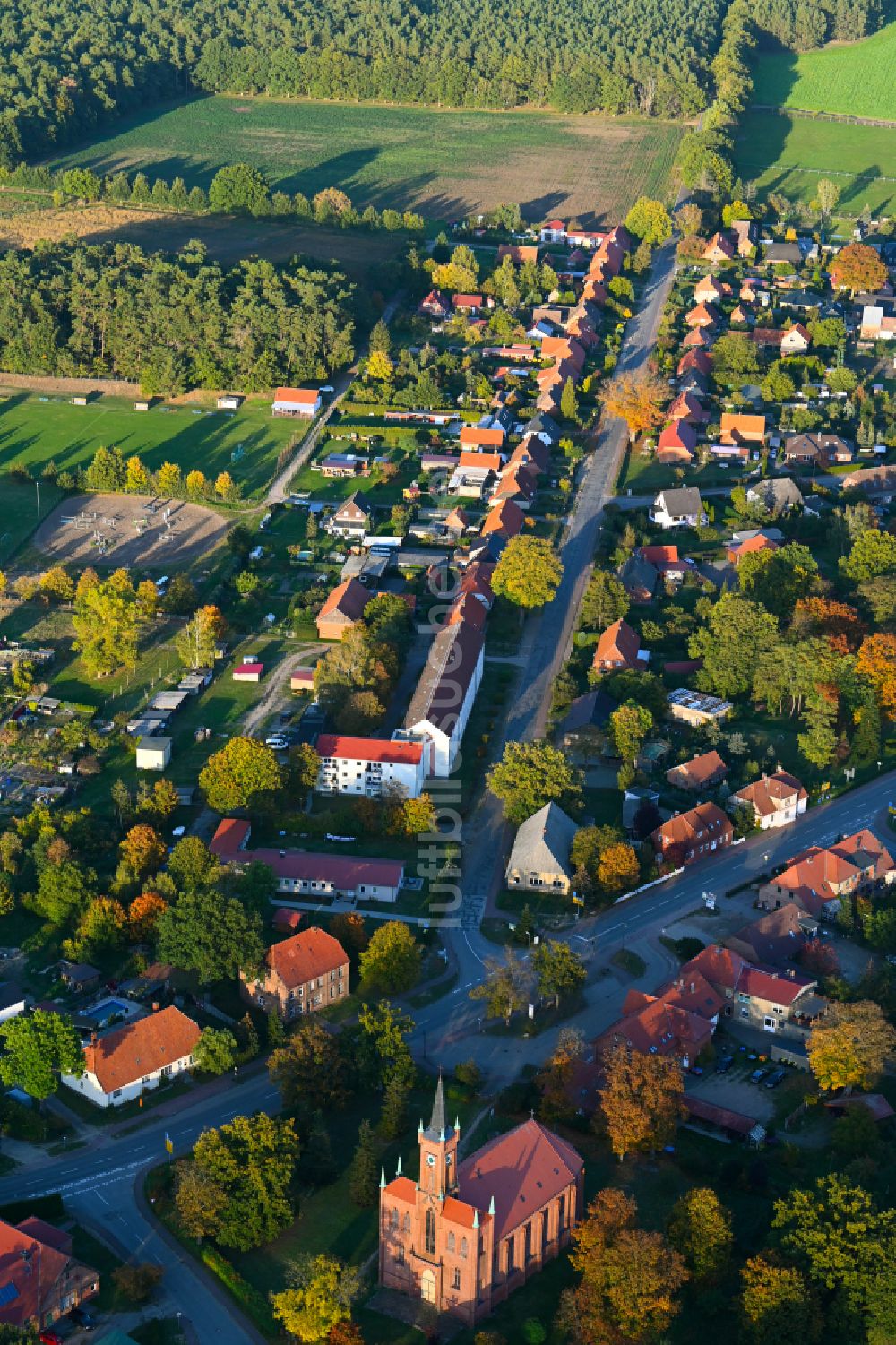 Luftbild Redefin - Herbstluftbild Dorfansicht von Redefin im Bundesland Mecklenburg-Vorpommern