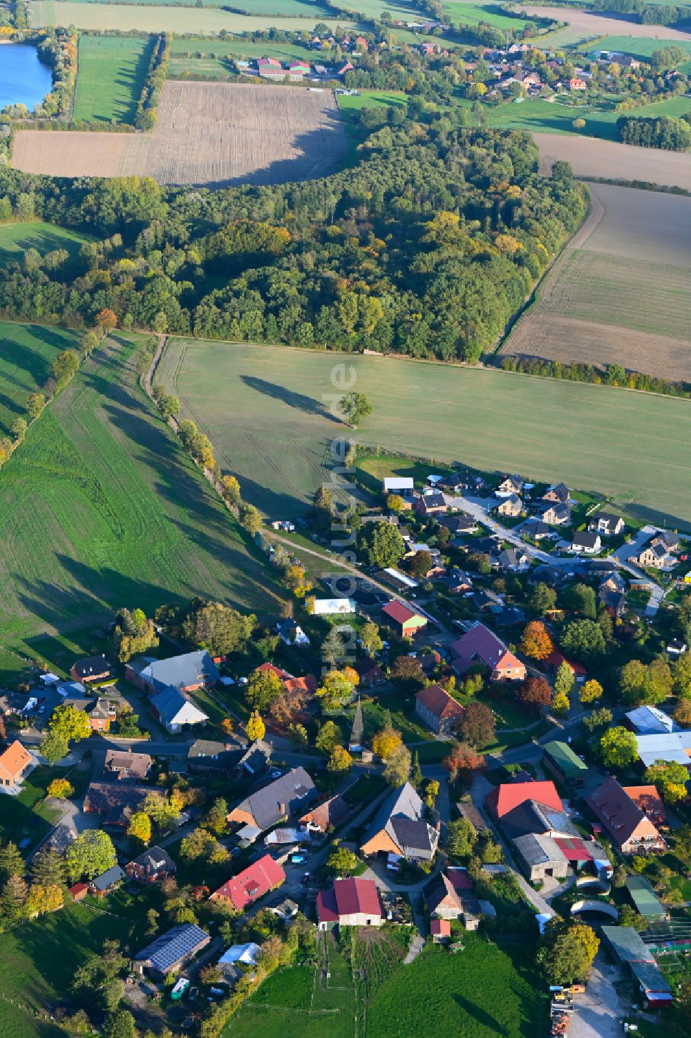 Luftaufnahme Sahms - Herbstluftbild Dorfansicht von Sahms im Bundesland Schleswig-Holstein