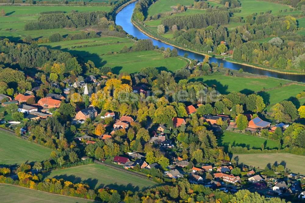 Luftbild Siebeneichen - Herbstluftbild Dorfkern am Feldrand in Siebeneichen im Bundesland Schleswig-Holstein, Deutschland