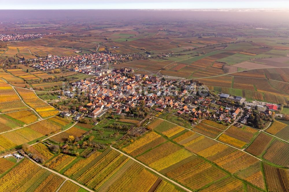 Luftaufnahme Schweigen - Herbstluftbild Dorfsiedlung am Weinbaugebiet in Schweigen im Bundesland Rheinland-Pfalz, Deutschland