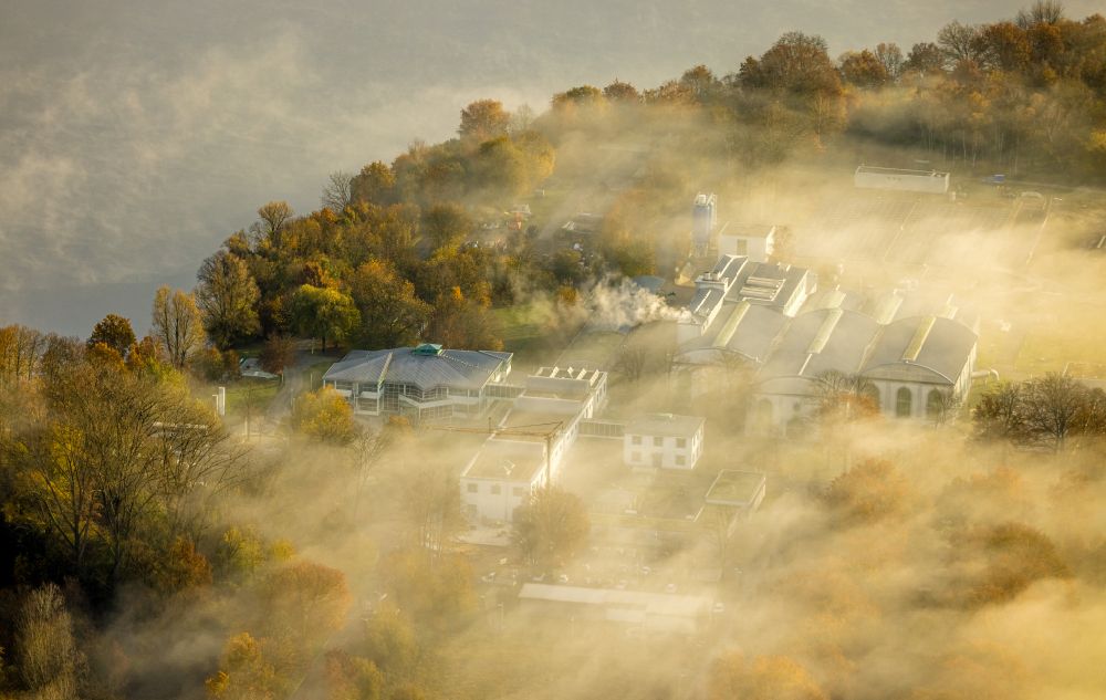 Haltern am See aus der Vogelperspektive: Herbstluftbild Dunst über dem Wasserwerk in Haltern am See im Bundesland Nordrhein-Westfalen, Deutschland